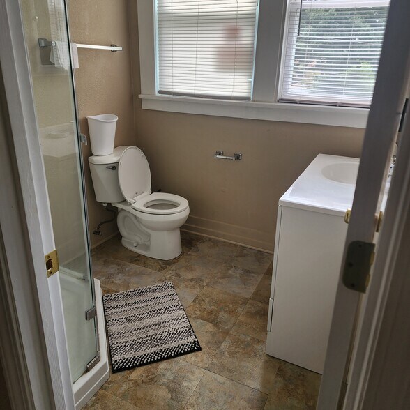 More Photos Of 401 N Spring St, Independence Apartments For Sale