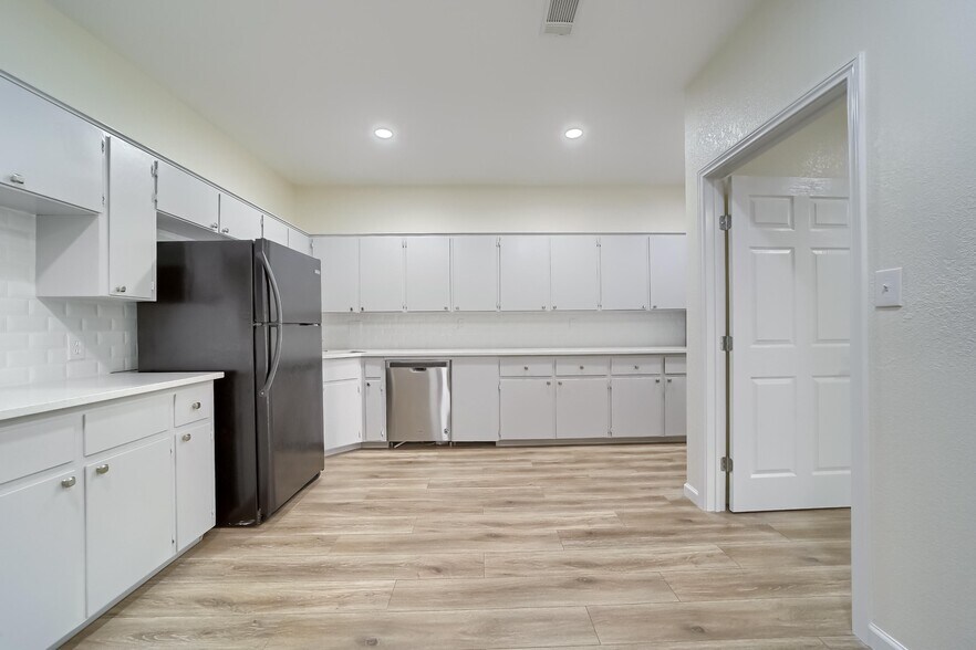 More Photos Of 4507 N Interstate 35, Austin Loft Creative Space For Sale