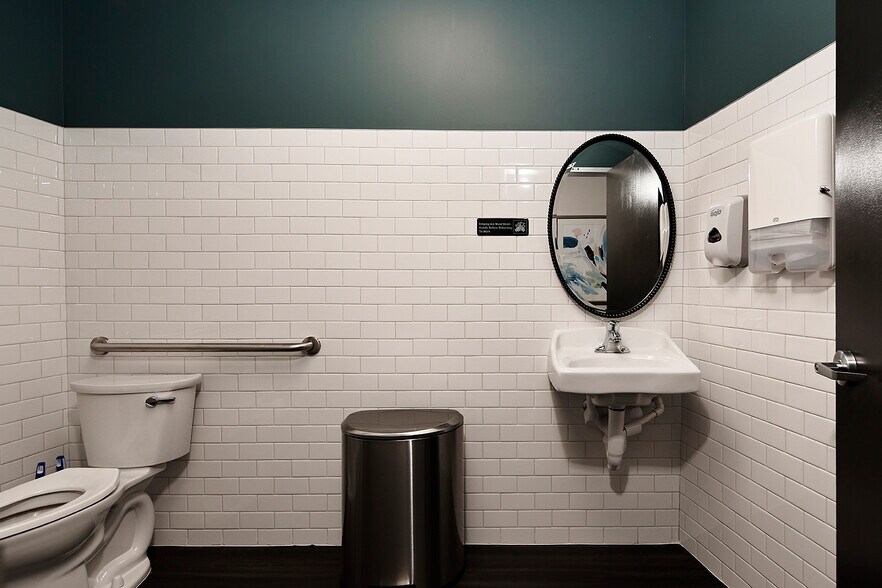 More Photos Of 114 Vision Park Blvd, Shenandoah Office For Sale