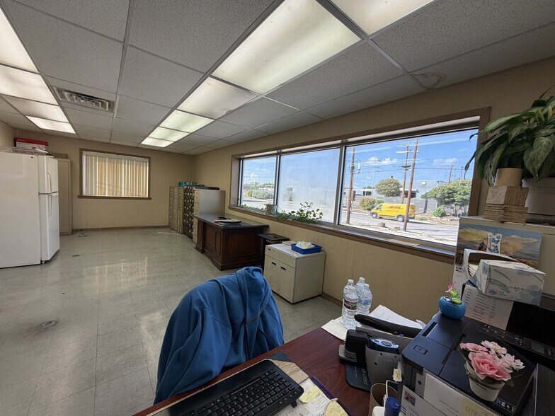 More Photos Of 2026 W Malone Ave, San Antonio Warehouse For Sale