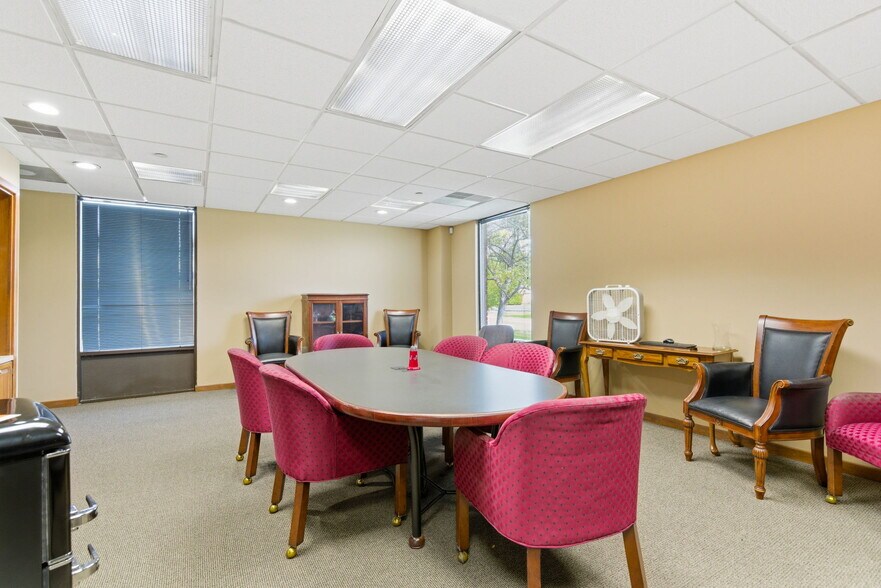 More Photos Of 1812 Cargo Ct, Louisville Warehouse For Lease