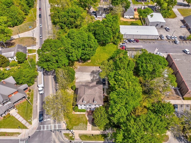 More Photos Of 417 Court St, Calhoun Office For Sale