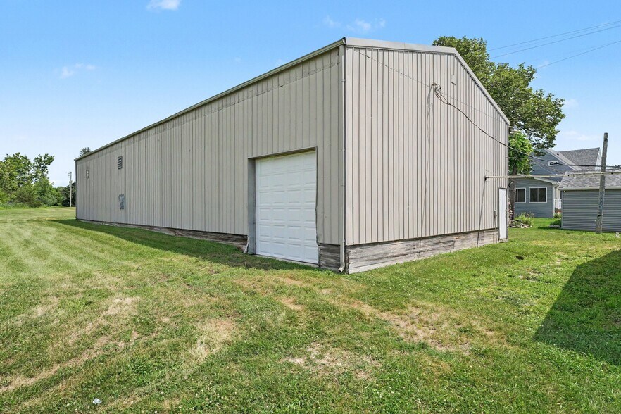More Photos Of 9602 133rd Ave, Cedar Lake Showroom For Sale