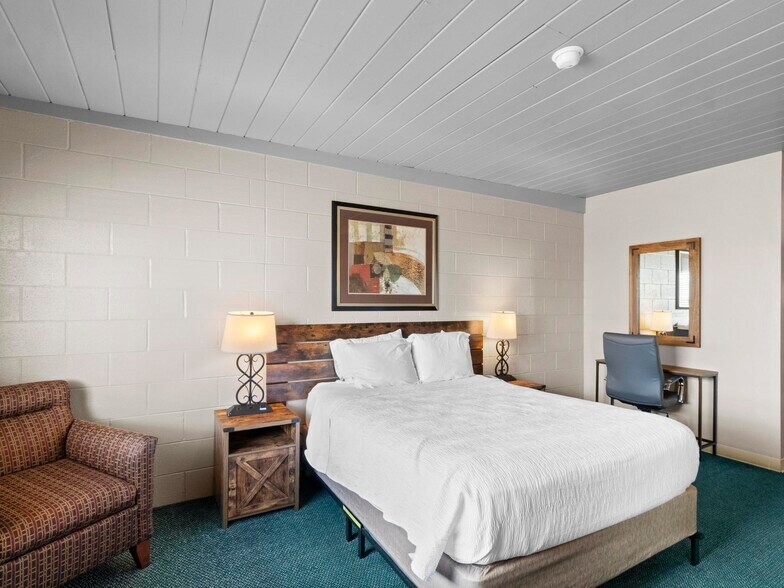 More Photos Of 1904 E Cedar St, Rawlins Hotel For Sale