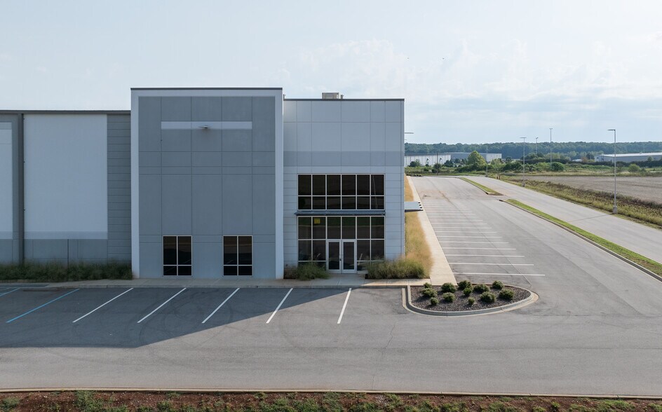 More Photos Of 23366 Bibb Garrett Rd, Tanner Distribution For Lease