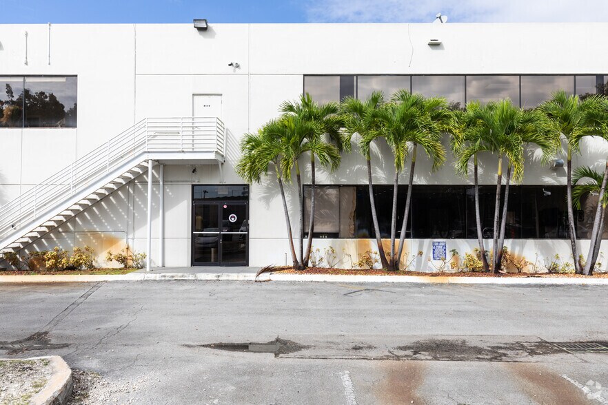 More Photos Of 7910 NW 25th St, Doral Medical For Lease