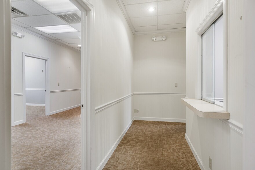 More Photos Of 133 Indian Lake Rd, Hendersonville Office For Lease