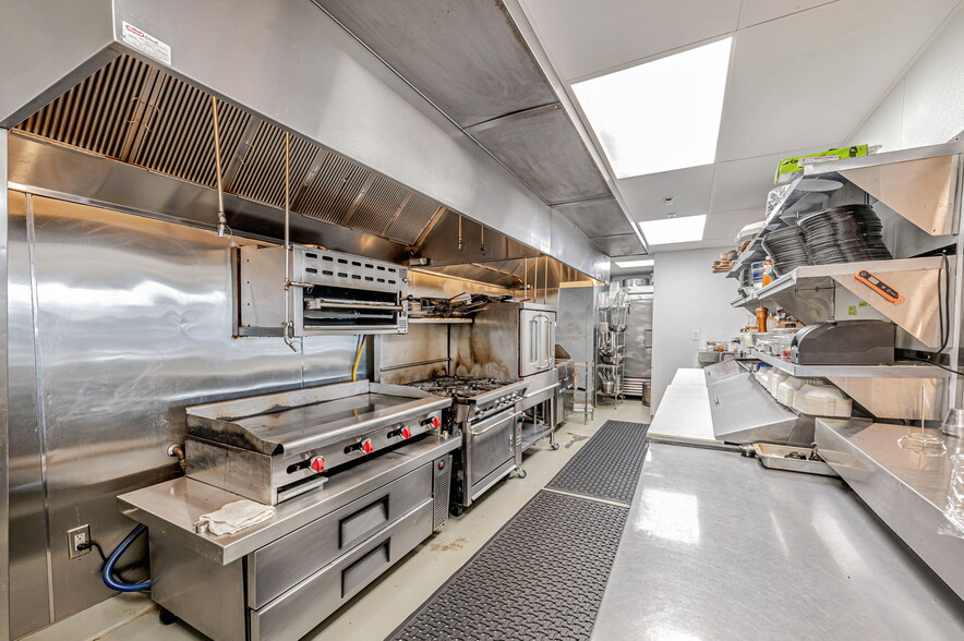 More Photos Of 621-655 Del Ganado Rd, San Rafael Storefront For Sale