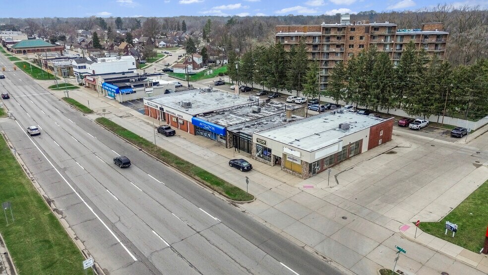 More Photos Of 24336 Michigan Ave, Dearborn Freestanding For Lease