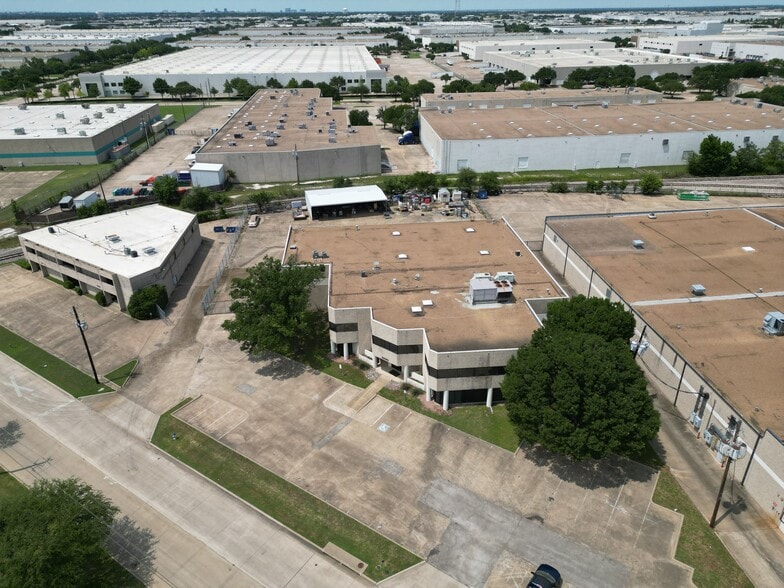 More Photos Of 10999 Petal St, Dallas Industrial For Sale