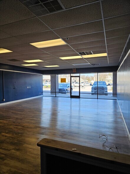 More Photos Of 506-516 W Main St, Lebanon General Retail For Lease
