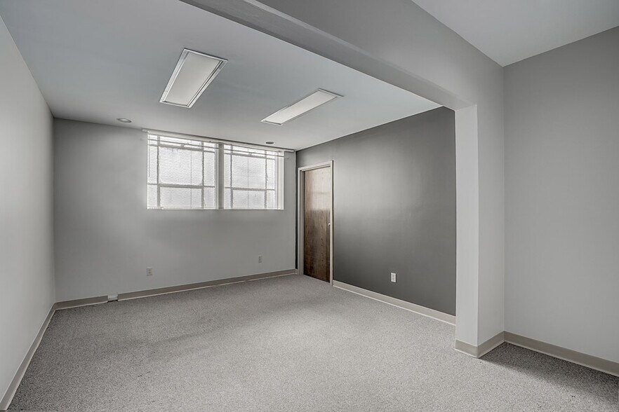 More Photos Of 118 W 5th St, Covington Loft Creative Space For Sale