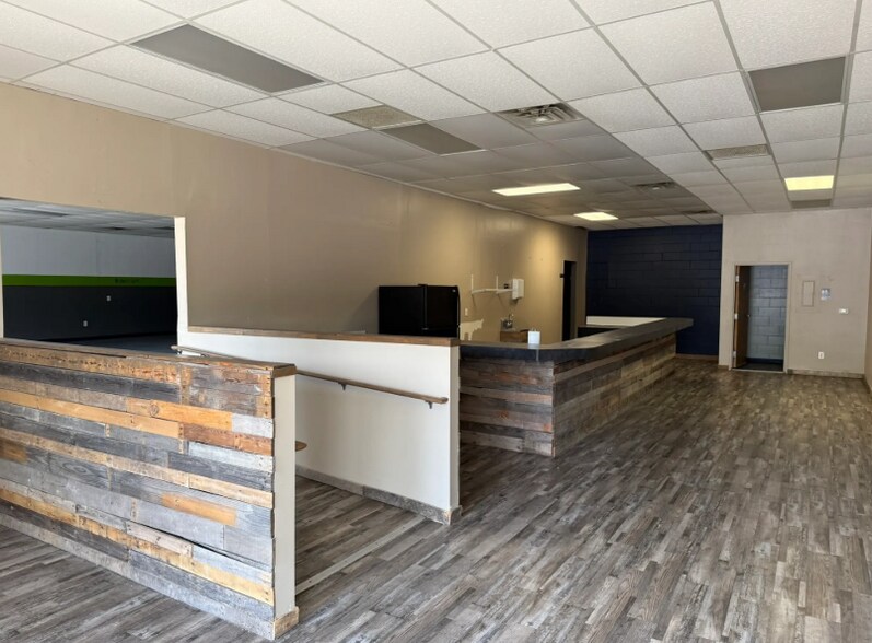 More Photos Of 2518-2620 E Grand River Ave, Howell Storefront For Lease