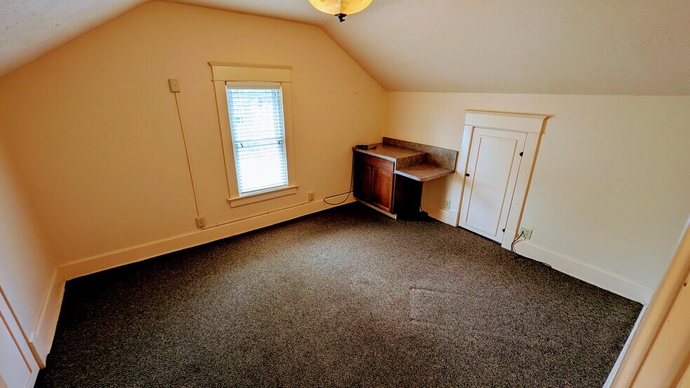 More Photos Of 607 Lincolnway W, Mishawaka Office Residential For Sale