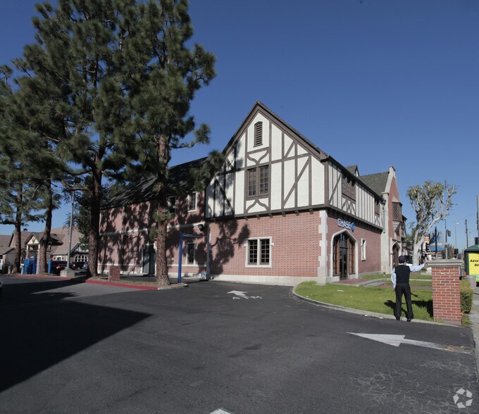 Primary Photo Of 14011 Beach Blvd, Westminster Bank For Sale