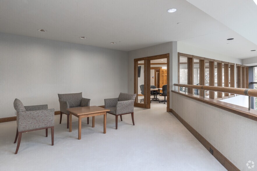 More Photos Of 700 & 734 S Waverly Rd, Holland Office For Lease