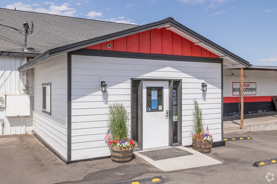More Photos Of 1762 S Adams Dr, Madras Manufacturing For Sale