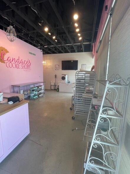 More Photos Of 305 W 27th St, Bryan Storefront For Lease