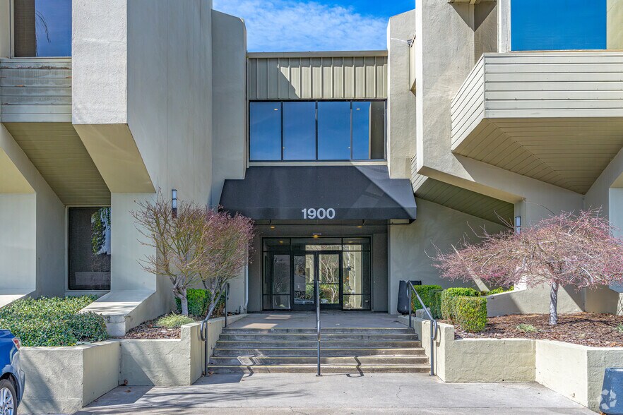 More Photos Of 1900 Point West Way, Sacramento Office For Lease