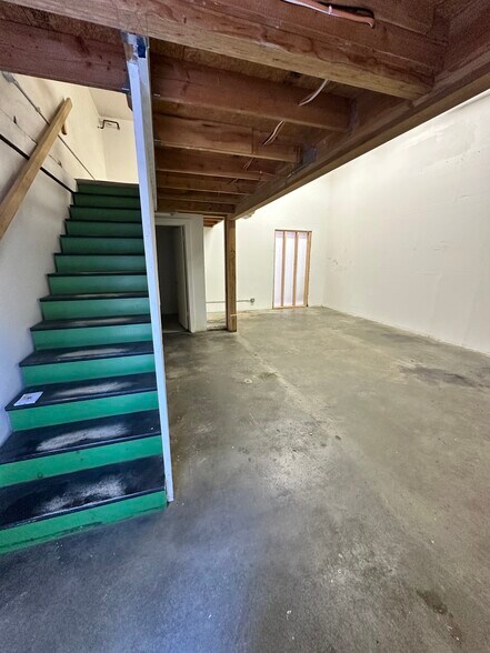 More Photos Of 1200 Gregory ln, Jackson Office For Lease