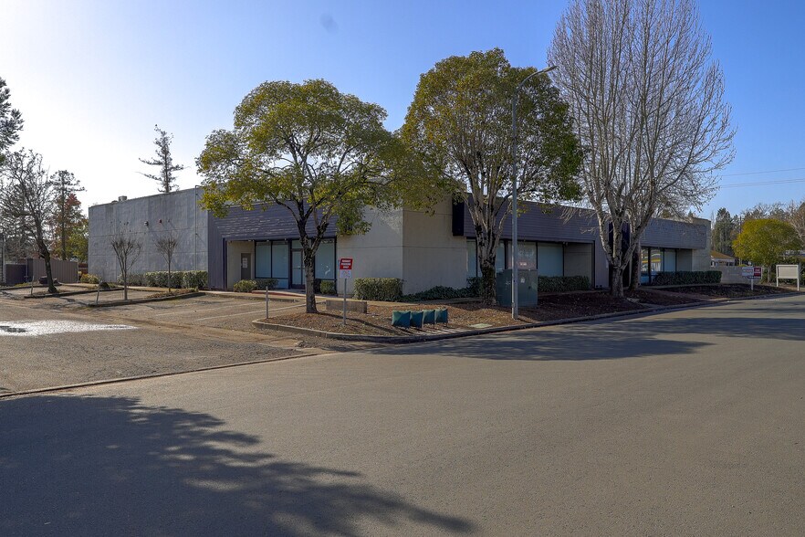More Photos Of 240 E Todd Rd, Santa Rosa Warehouse For Lease