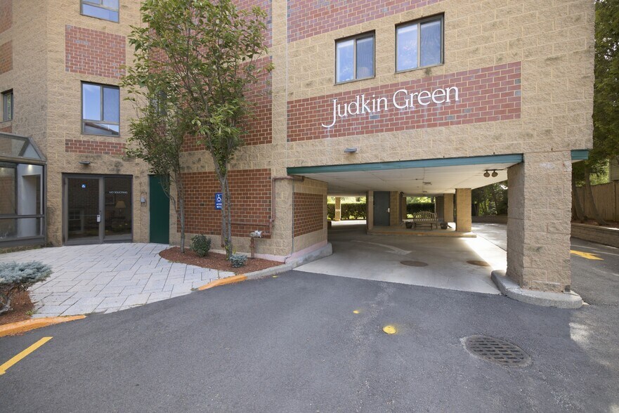 More Photos Of 63 Shore Rd, Winchester Medical For Sale
