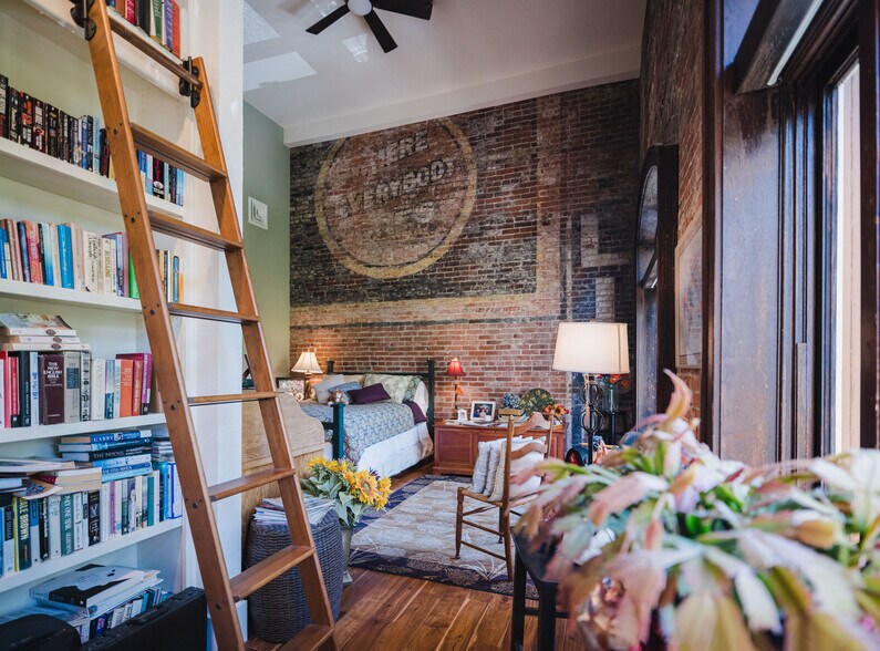 More Photos Of 447 State St, Salem Apartments For Lease