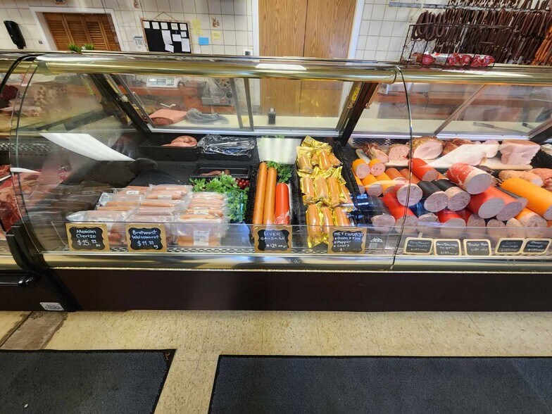 More Photos Of 1840 36th St SE, Calgary Storefront For Sale