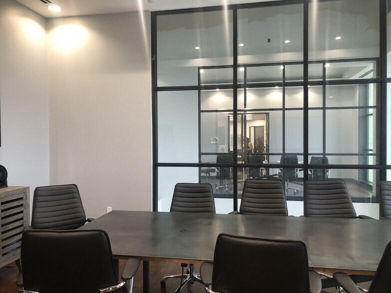 More Photos Of 5260 Valley View Ln, Irving Industrial For Lease