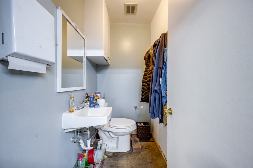 More Photos Of 195 S Grand Ave, Pullman Industrial For Sale