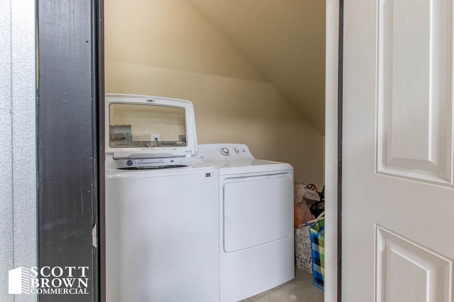 More Photos Of 1404 McConnell Rd, Gunter Flex For Sale