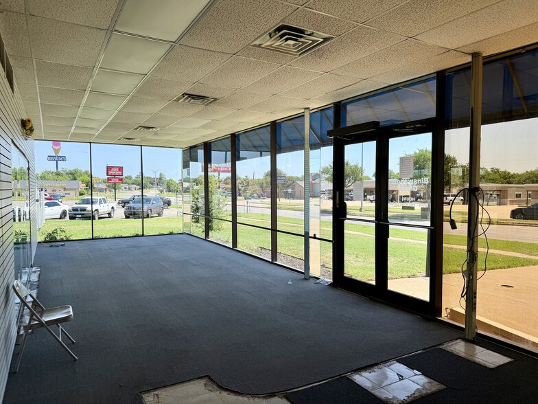 More Photos Of 2412 Kemp Blvd, Wichita Falls Light Manufacturing For Sale