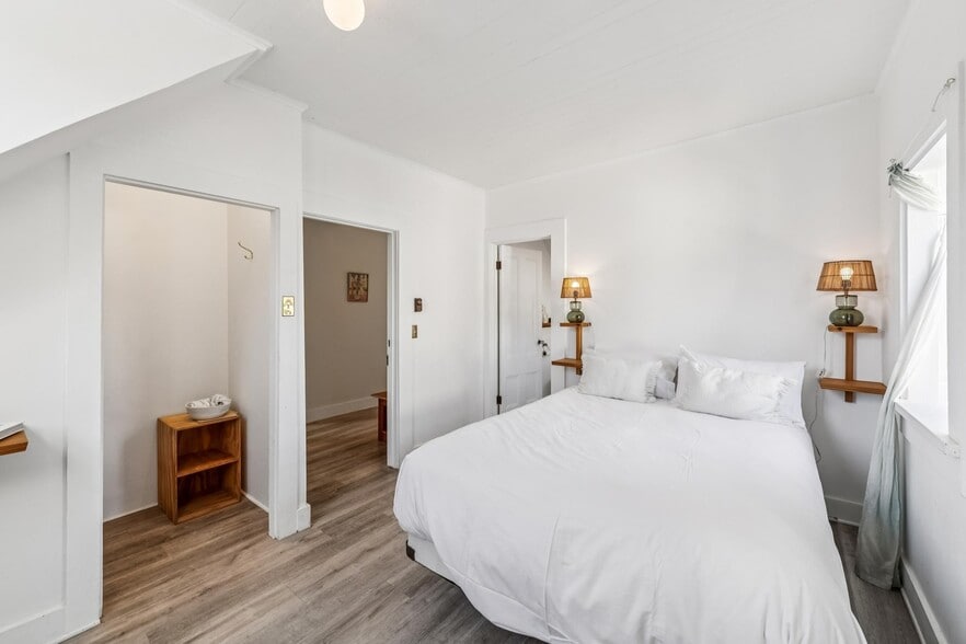 More Photos Of 11 Wharf Rd, Bolinas General Retail For Sale