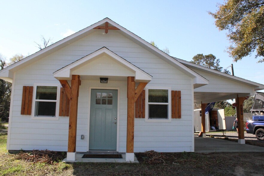 More Photos Of 306 N Live Oak Dr, Moncks Corner Flex For Sale