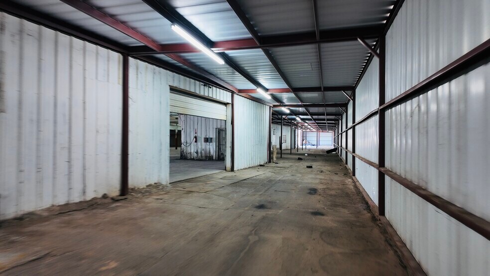 More Photos Of 1520 S Central Ave, Oklahoma City Manufacturing For Lease
