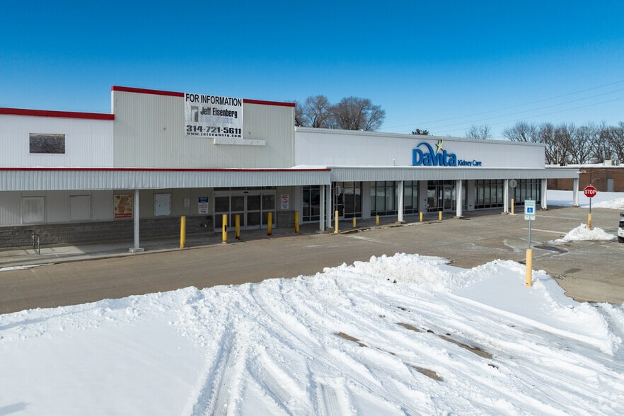 More Photos Of 4-10 Vieux Carre Dr, East Saint Louis Supermarket For Sale