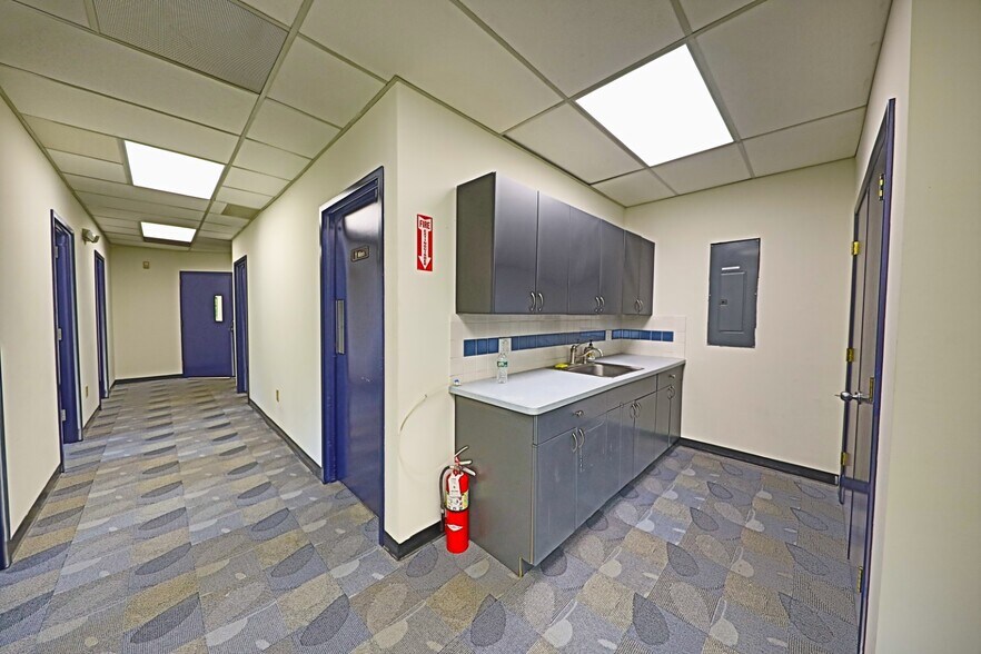 More Photos Of 999 Willow Grove St, Hackettstown Warehouse For Lease