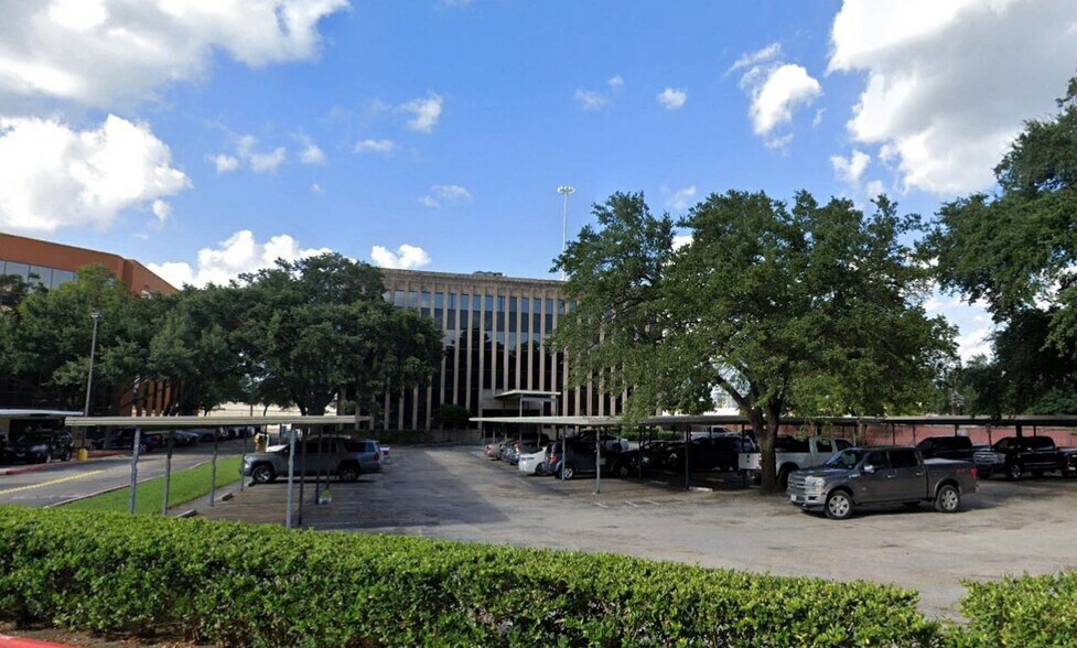 More Photos Of 9545 Katy Fwy, Houston Office For Lease