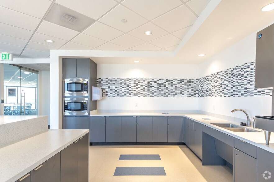 More Photos Of 2323 Bryan St, Dallas Office For Lease