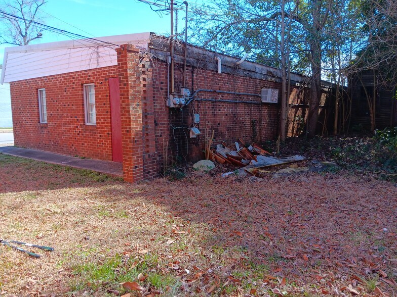 More Photos Of 101 N Main St, Lucama Storefront Retail Office For Sale