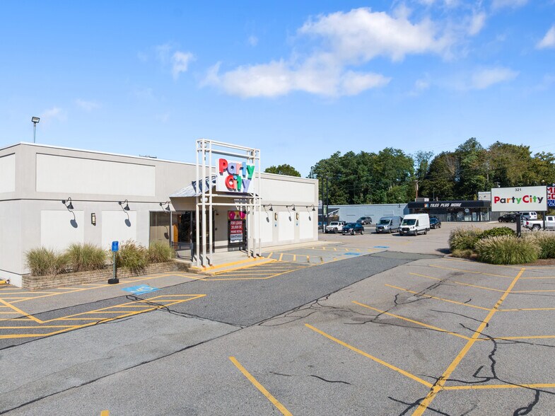 More Photos Of 321 Worcester St, Natick Freestanding For Lease