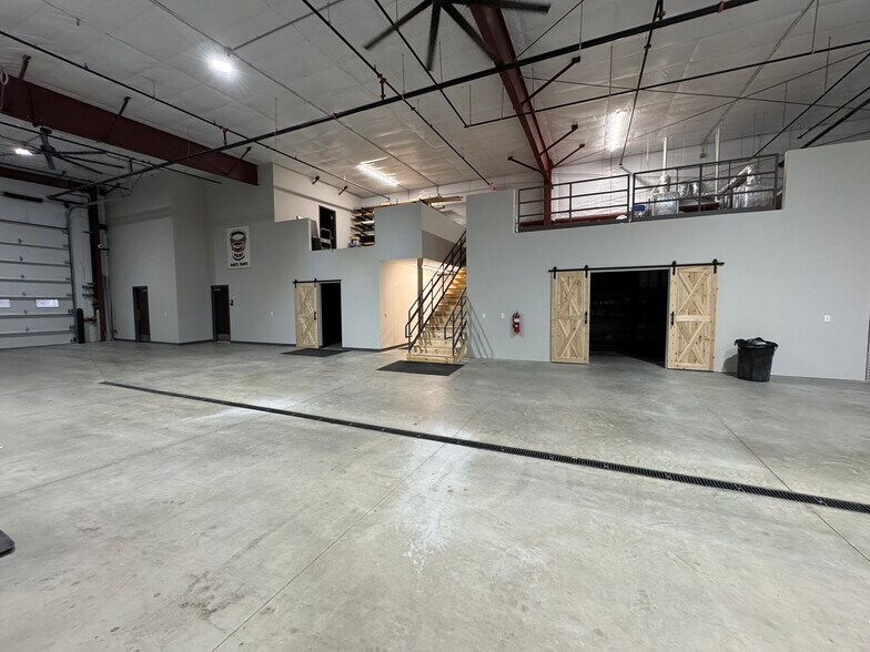 More Photos Of 645 Sandpiper Trl, Cottage Grove Warehouse For Lease