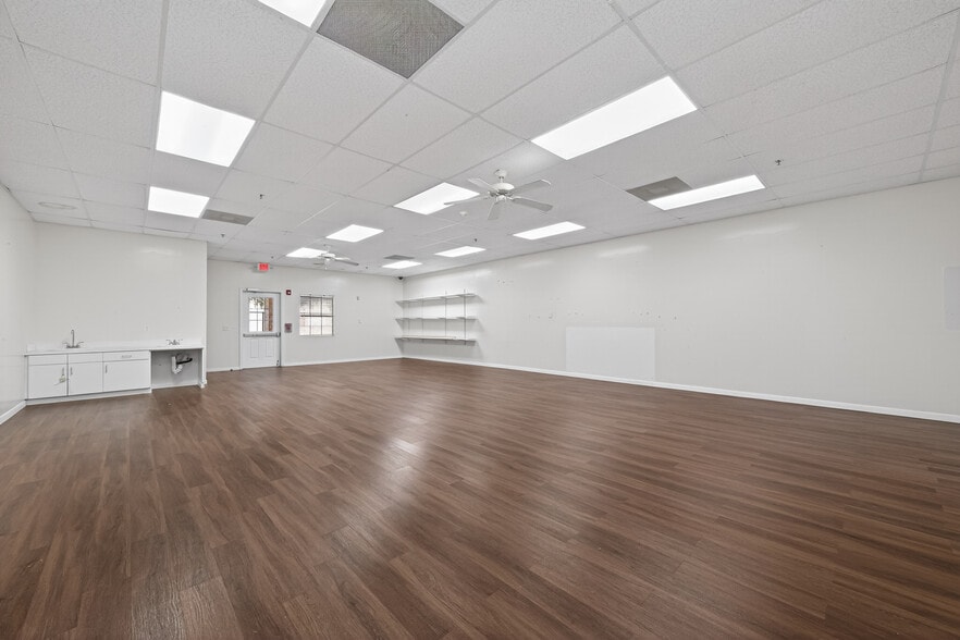 More Photos Of 8525 Queenston Blvd, Houston Freestanding For Sale