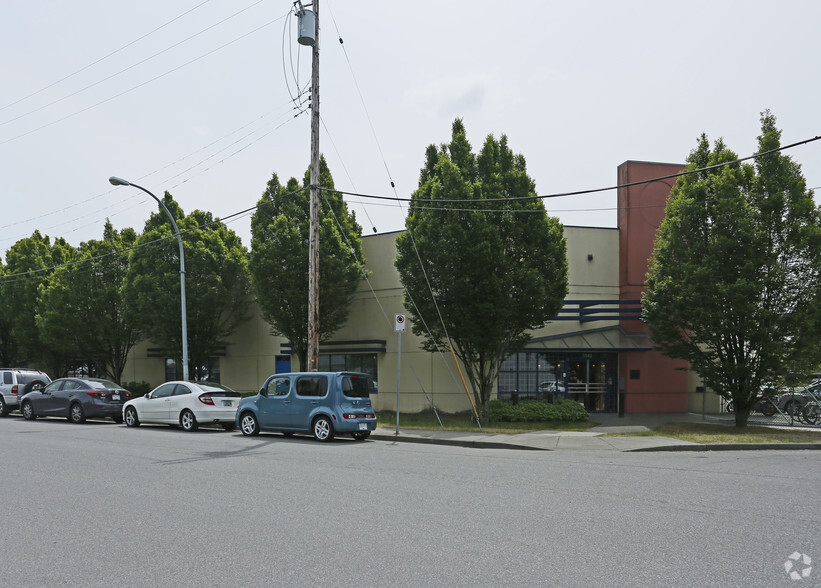 Primary Photo Of 5542 Short St, Burnaby Service For Lease