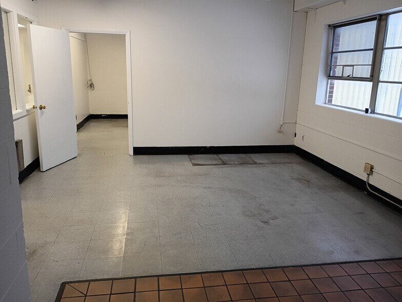 More Photos Of 11740 Dixie Hwy, Birch Run Truck Terminal For Lease
