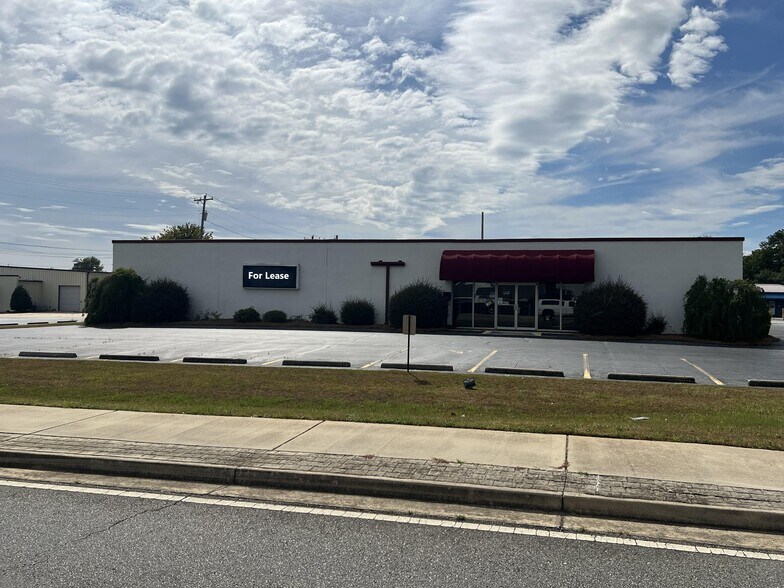More Photos Of 949 Carl Vison Parkway, Centerville Light Distribution For Lease