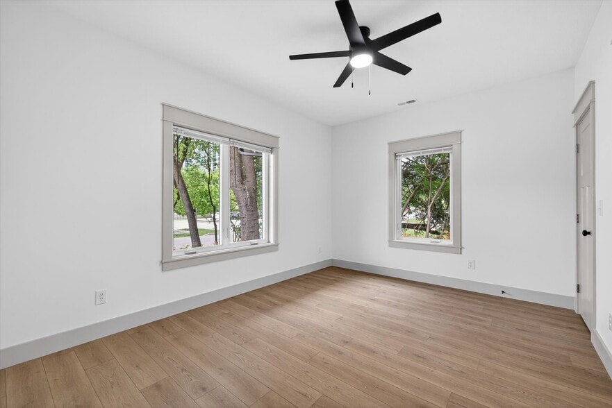 More Photos Of 326 N Jefferson St, Bloomington Apartments For Sale