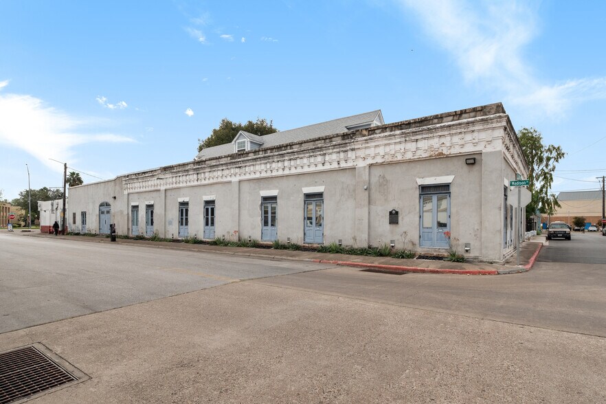 More Photos Of 828 E 15th St, Brownsville Office For Sale