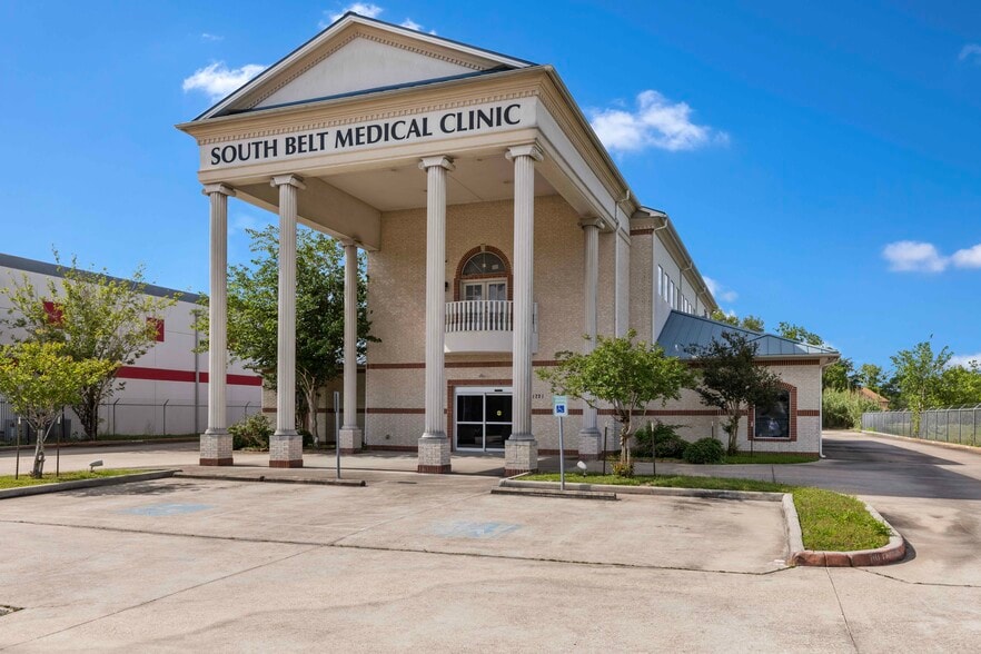 Primary Photo Of 11721 Fuqua St, Houston Medical For Sale