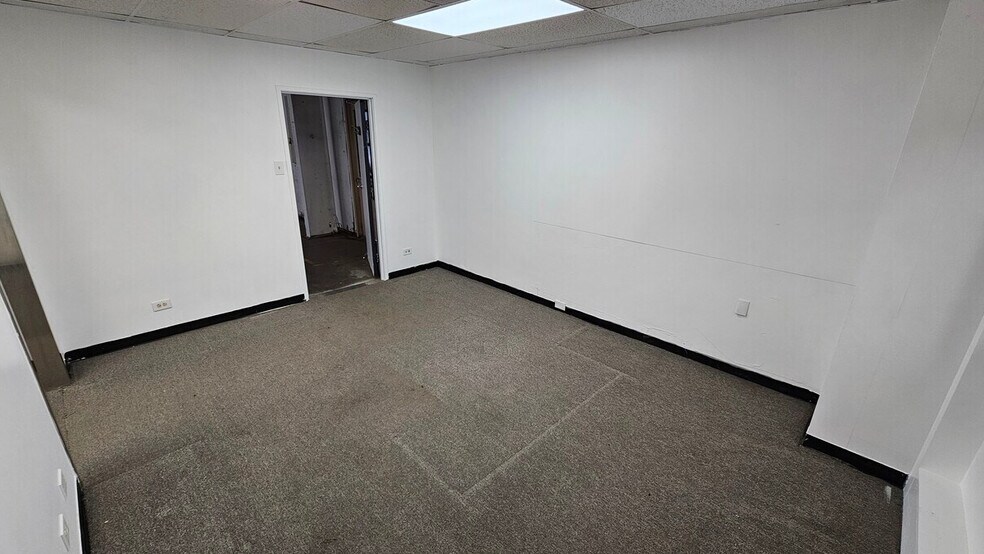 More Photos Of 6521 Washington St, Denver Warehouse For Lease